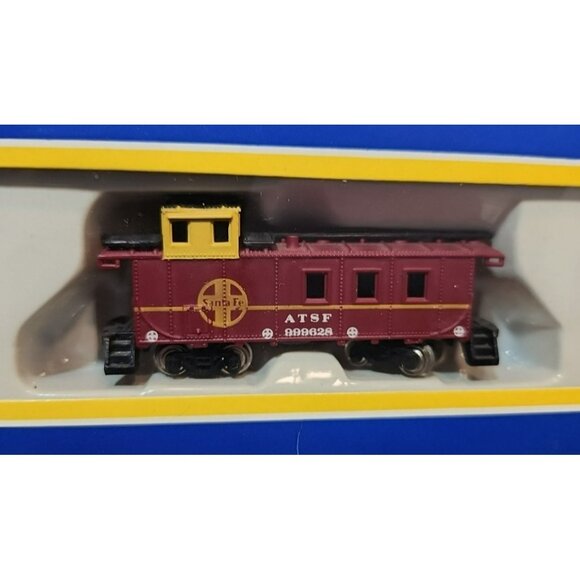N Scale Life-Like 7710 ATSF Atchison Topeka Santa Fe Cupola Caboose #1943 - Picture 7 of 7